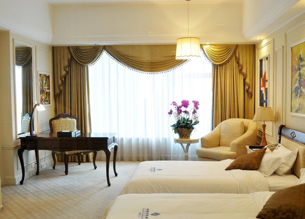 Фото Palace International Hotel