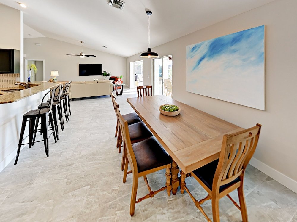 Фото Chic Canalfront - 4 Br Home