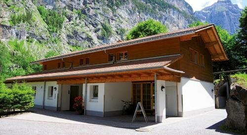 Внешний вид отеля Camping Jungfrau - Holiday Park в Лаутербруннене, фото 1