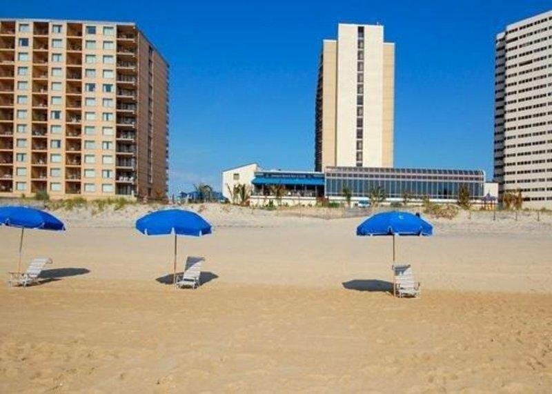 Гостиница Clarion Resort Fontainebleau Hotel - Oceanfront