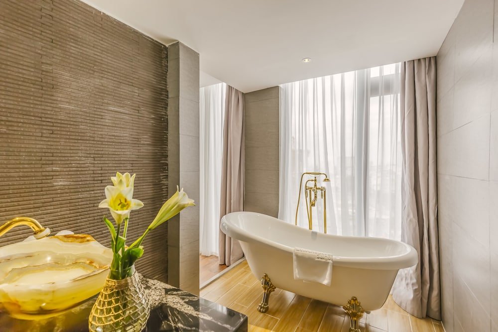 Фото Winsuites Saigon Hotel