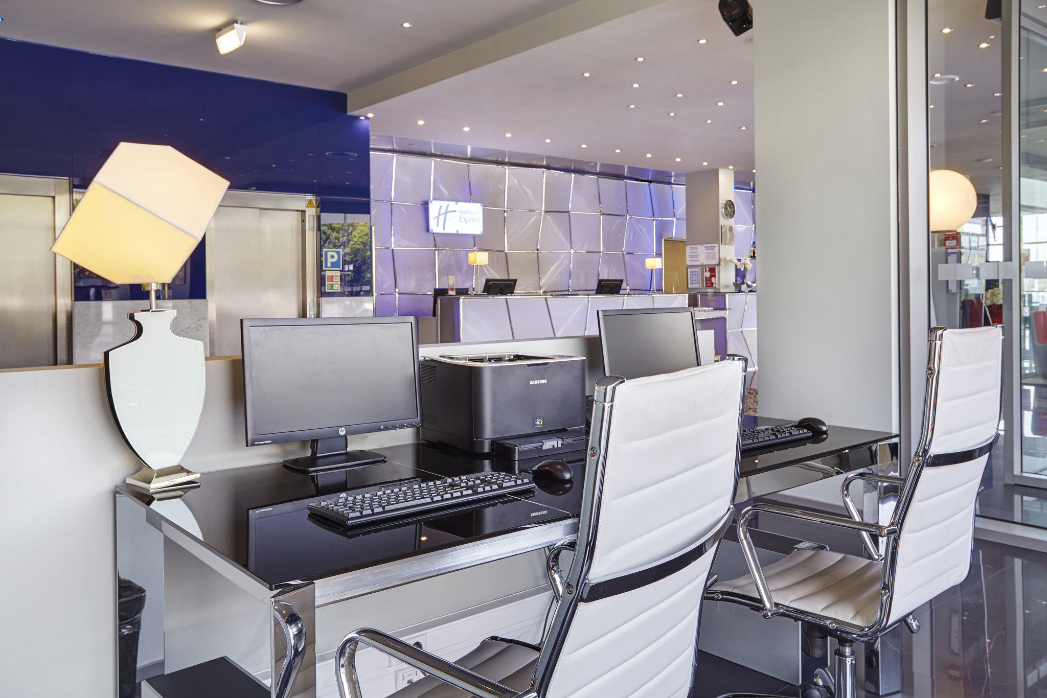 Фото Holiday Inn Express Lisbon Alfragide, an Ihg Hotel