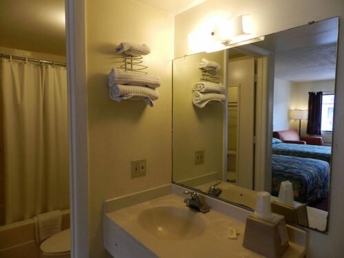 Гостиница Maple Leaf Inn & Suites в Орландо