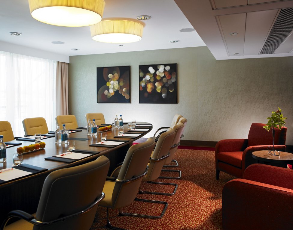 Фото Lingfield Park Marriott Hotel & Country Club