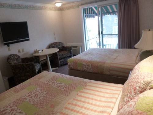 Фото Falmouth Heights Motor Lodge