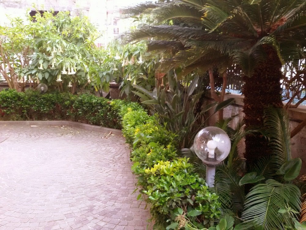 Фото Los Mochileros - Age Limit 18-28