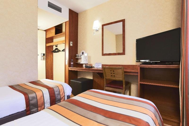 Фото Kyriad Nimes Ouest