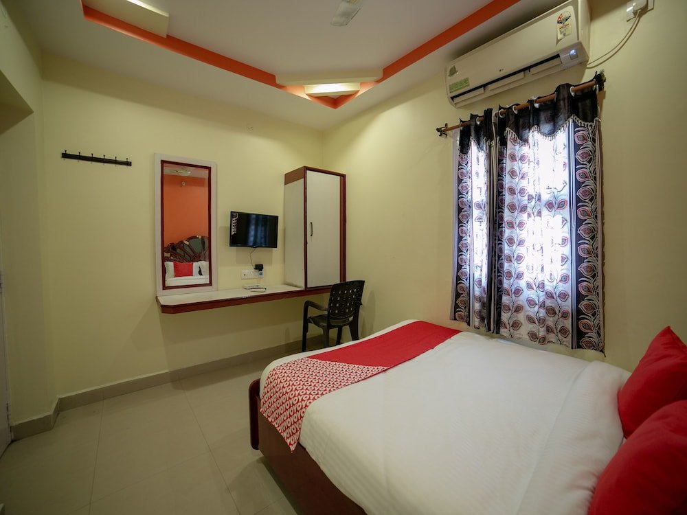 Фото Oyo 13425 Sindhura Guest House