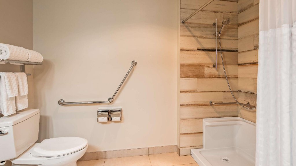 Фото Best Western Plus Country Meadows Inn