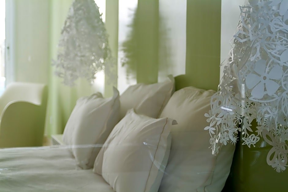 Фото Napa Mermaid Hotel & Suites