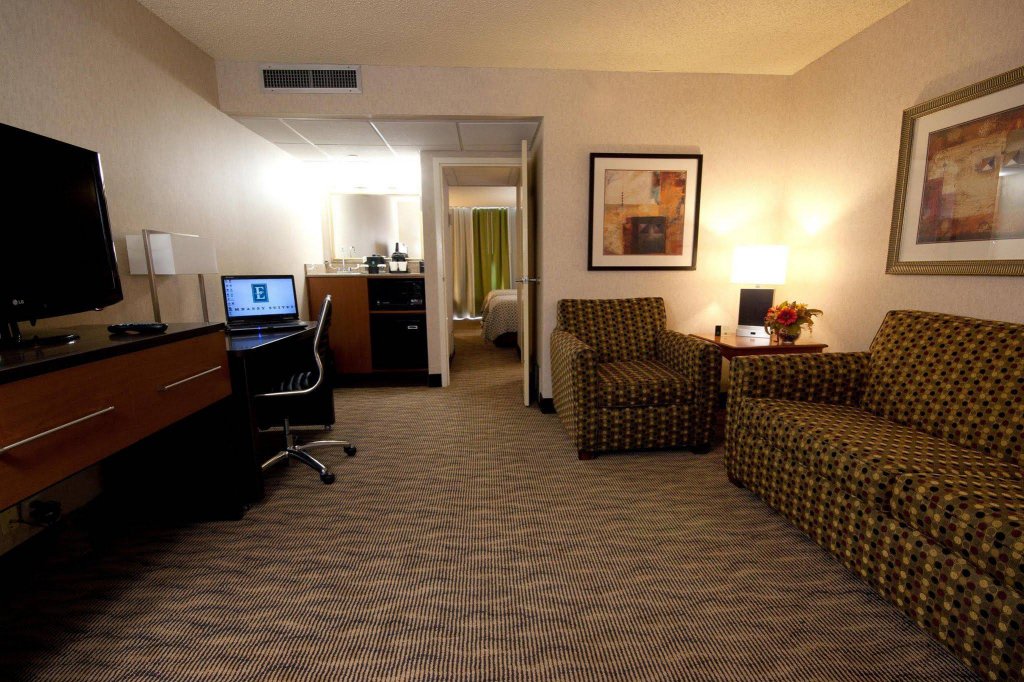 Фото Embassy Suites by Hilton Oklahoma City Will Rogers Airport