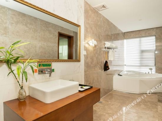 Фото Kunming Like Modern Hotel