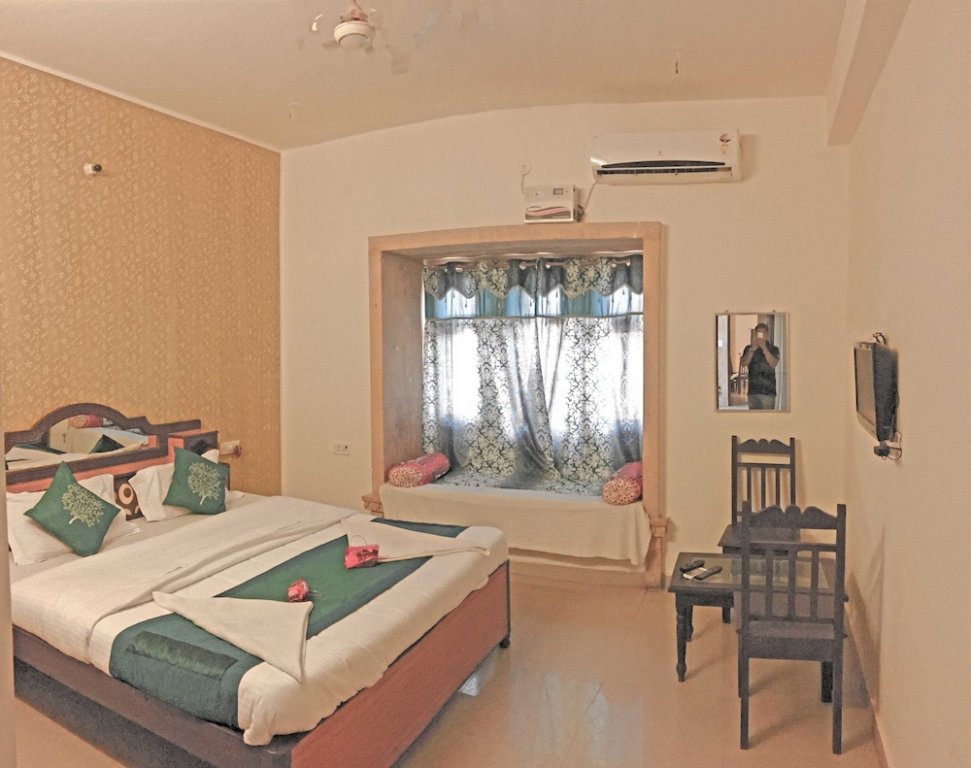 Фото Hotel Marina Mahal