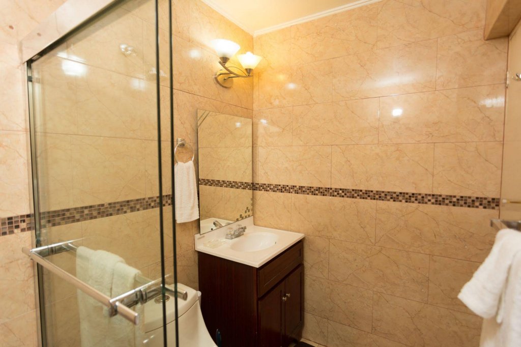 Фото New Kingston Ca Guest Apartment VI