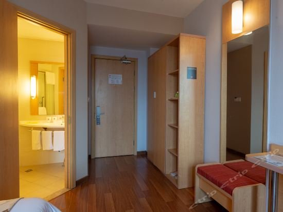 Фото Ibis Hangzhou Huanglong Sports Center