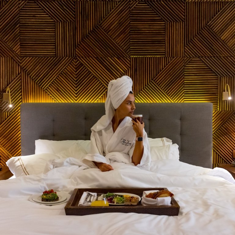 Фото Апартаменты The Fives Downtown Hotel & Residences, Curio Collection by Hilton