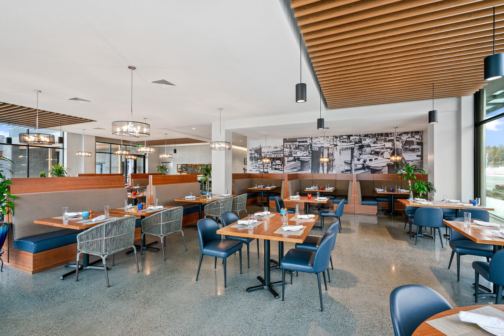 Фото Hotel Indigo Everett - Waterfront Place, an Ihg Hotel