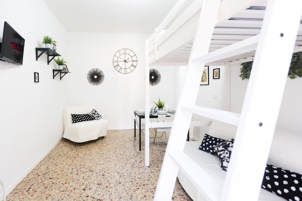 Фото Home Hotel - Anacreonte 7