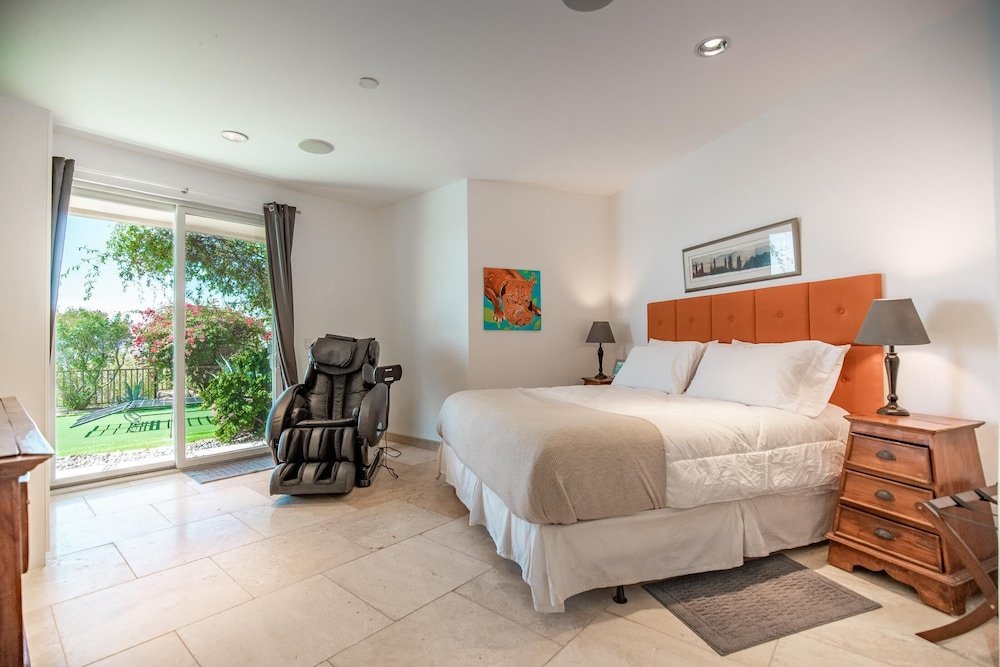 Фото Vista Verde by AvantStay Desert Villa w Tennis Court, Pool, Firepit