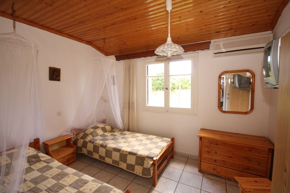 Фото Eleni Family Apartments