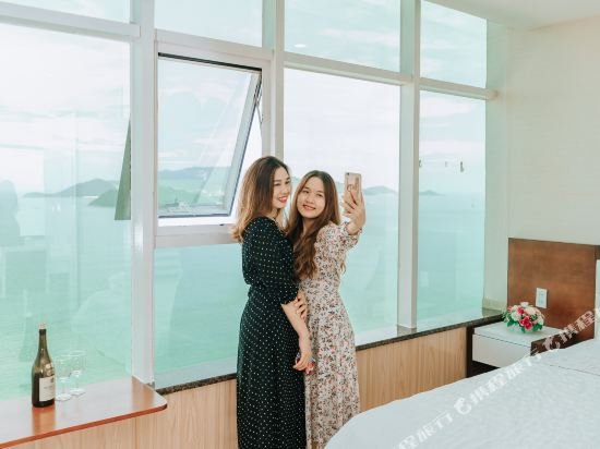 Фото Beach Front Apartment