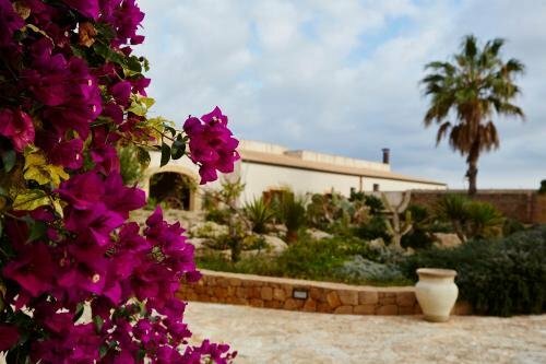 Гостиница Baglio Donna Franca Wine Resort & Farm Estate