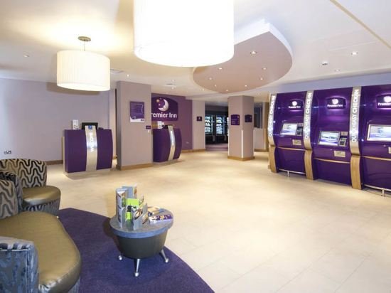 Фото Premier Inn Inverness Centre - Milburn Rd
