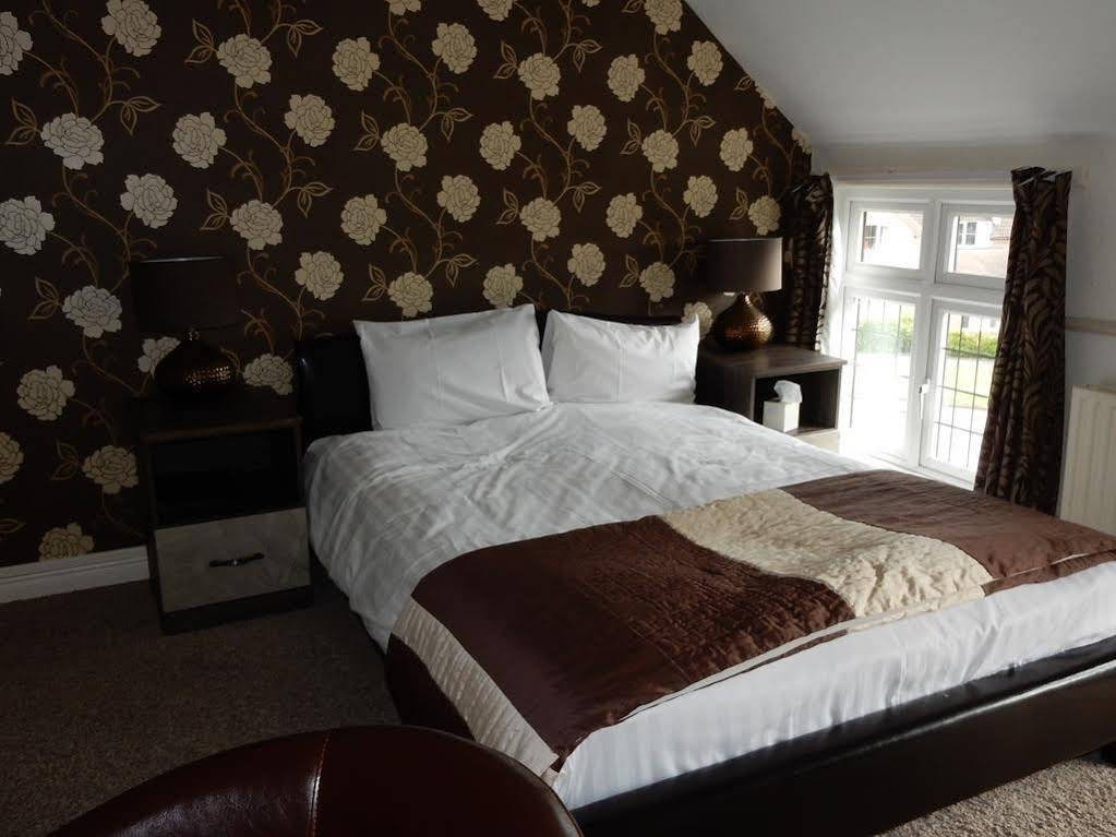 Фото The White Swan