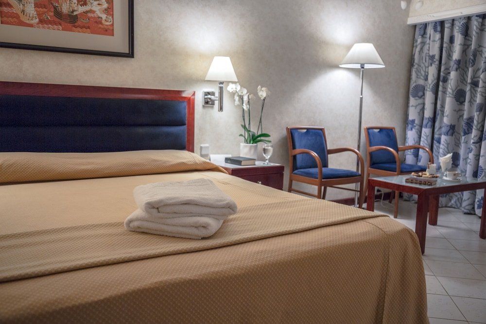 Фото Mediterranean Hotel