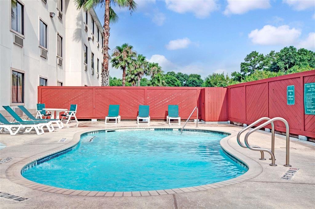 Фото Days Inn And Suites Houston North/Aldine