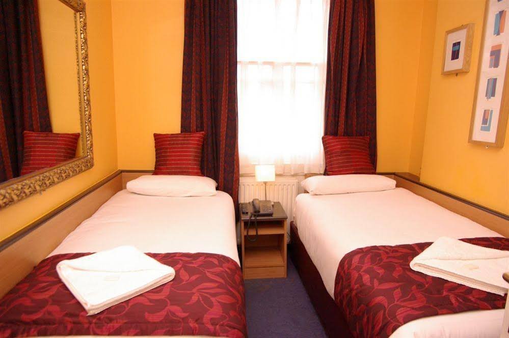 Фото Tudor Court Hotel