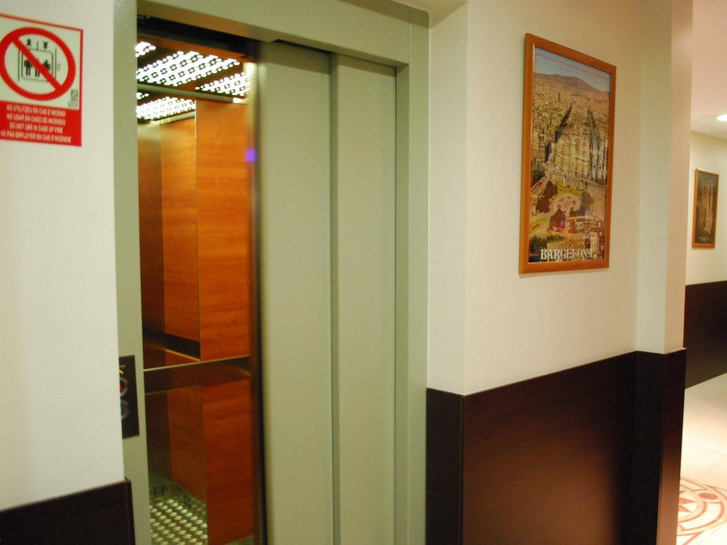 Фото Hostal Las Flores