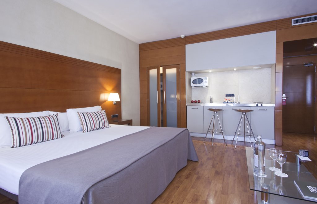 Фото Aparthotel Mariano Cubi Barcelona