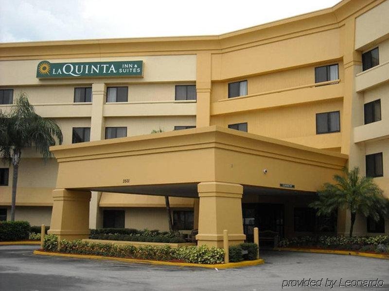 Фото La Quinta Inn & Suites by Wyndham Miami Airport East