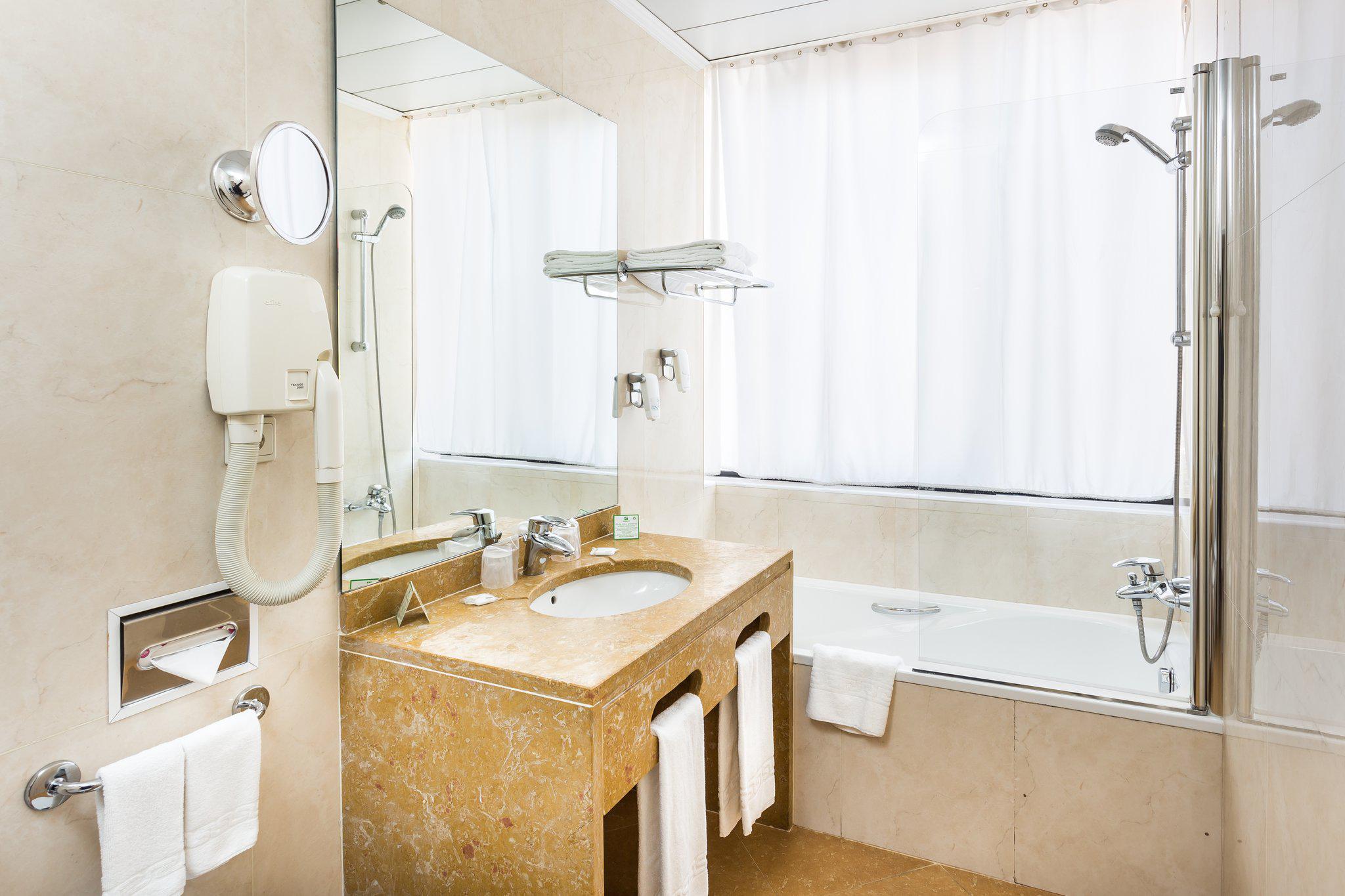 Фото Holiday Inn Lisbon