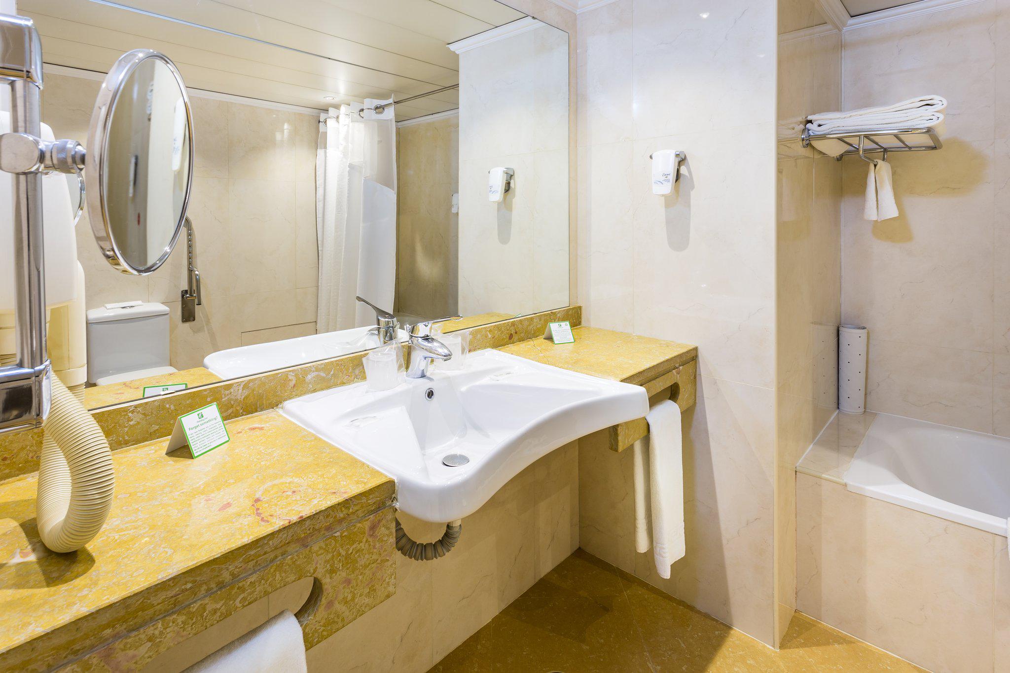 Фото Holiday Inn Lisbon