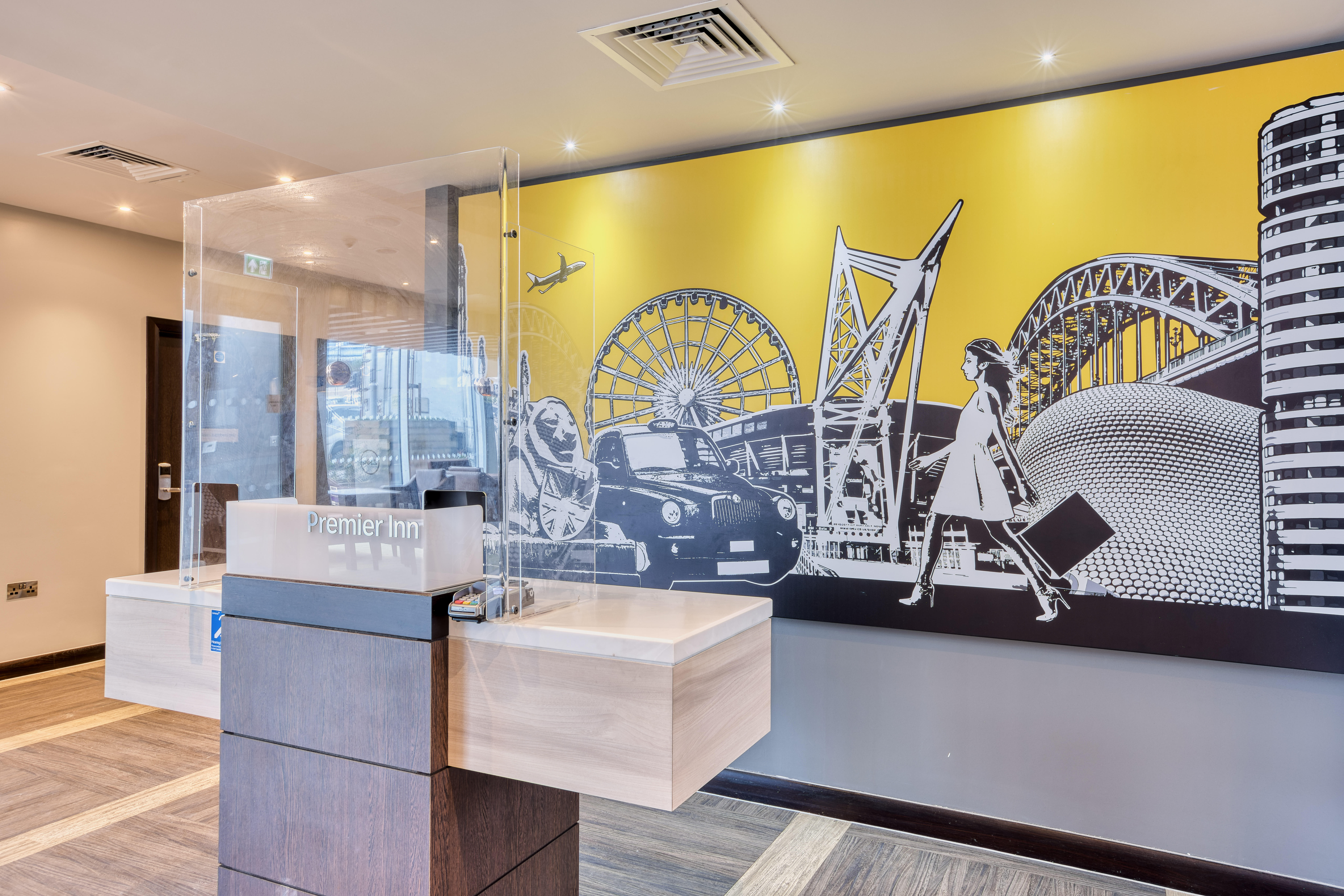 Фото Premier Inn London New Southgate Hotel