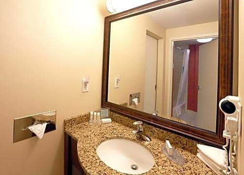 Фото Hampton Inn & Suites by Hilton Laval