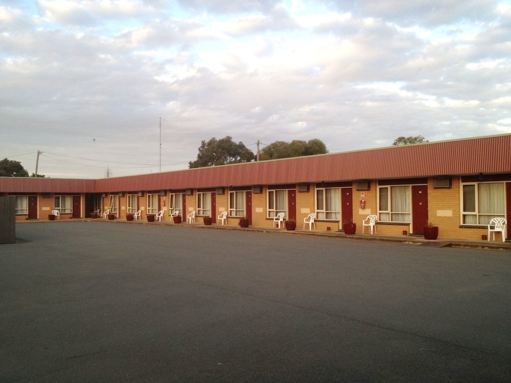 Фото Century Motor Inn