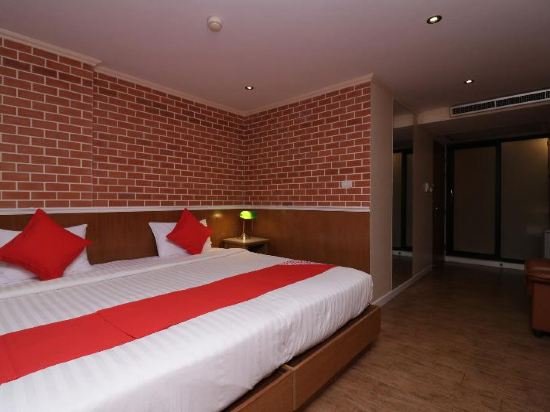 Фото Bourbon St Boutique Hotel