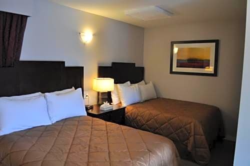 Фото Travelodge by Wyndham Langley City