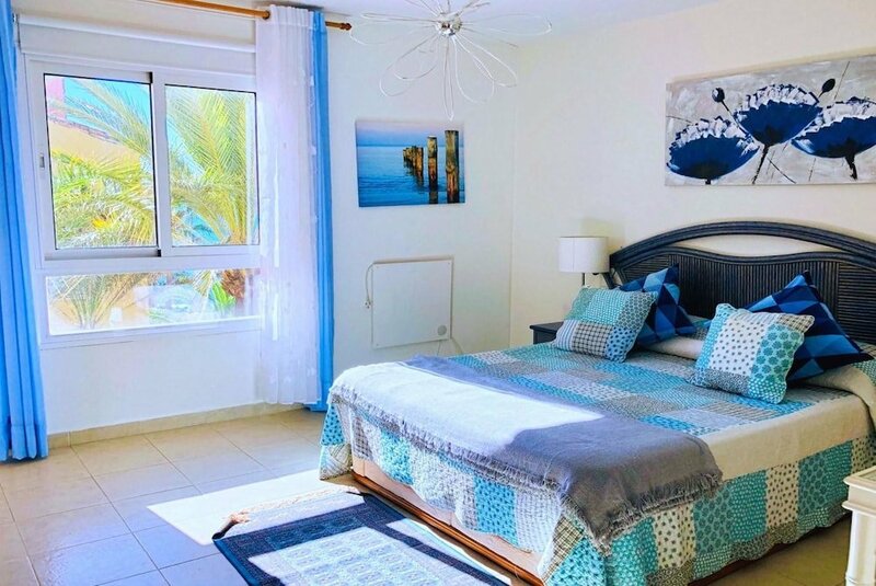 Жильё посуточно Dona Lola Carolina - Spacious 3 Bedroom Apartment with Sea Views And Only Few Metters To the Calahonda Beach