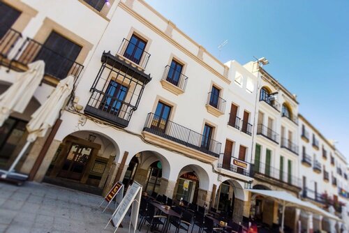 Гостиница Apartamentos Plaza Mayor 35 в Касересе