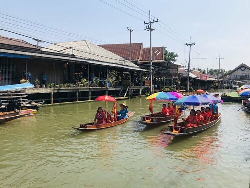 Гостиница Reuan Vilawan в Провинции Ратчабури