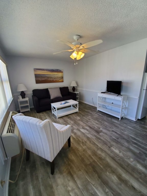 Фото Coastal Waters Inn