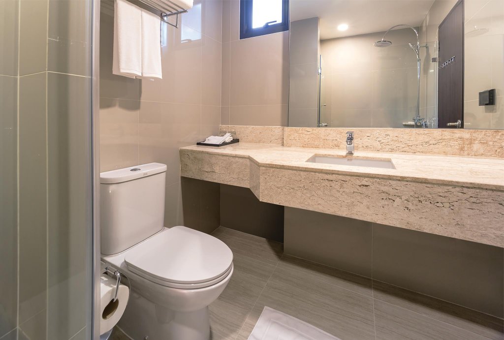 Фото Surestay Plus Hotel by Best Western Sukhumvit 2