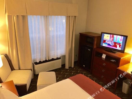 Фото Holiday Inn Express West Sacramento, an Ihg Hotel