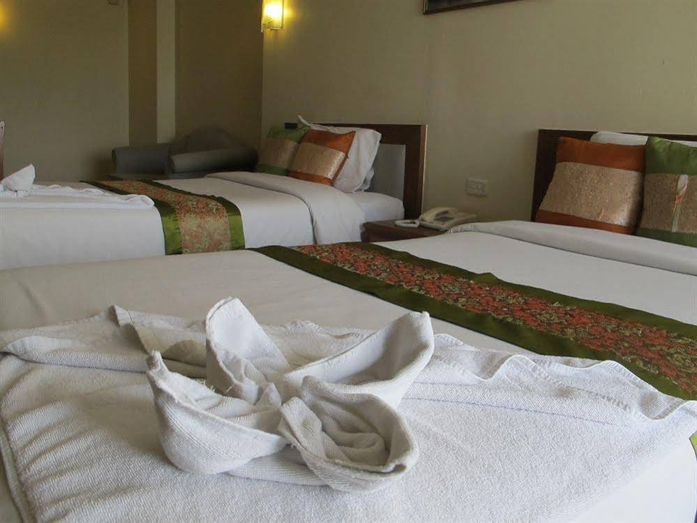 Фото Three Sukhumvit Hotel