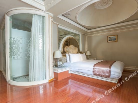 Фото Charming Castle Hotel