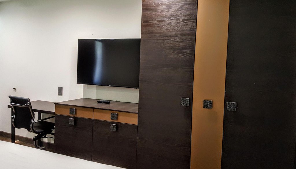 Фото Hotel Xilo Glendale